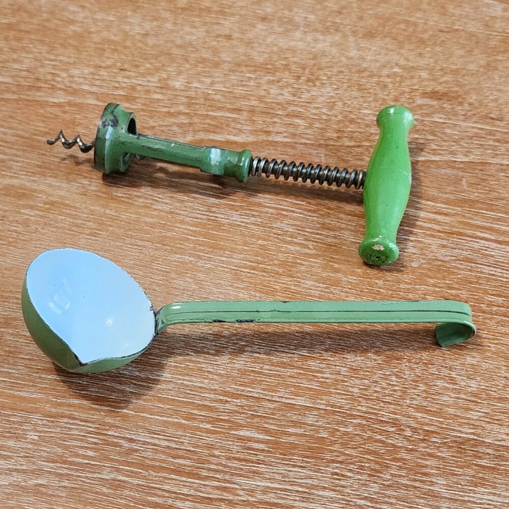 Vintage 1950's Green Enamelware Corkscrew and small ladle - Picture 3 of 3